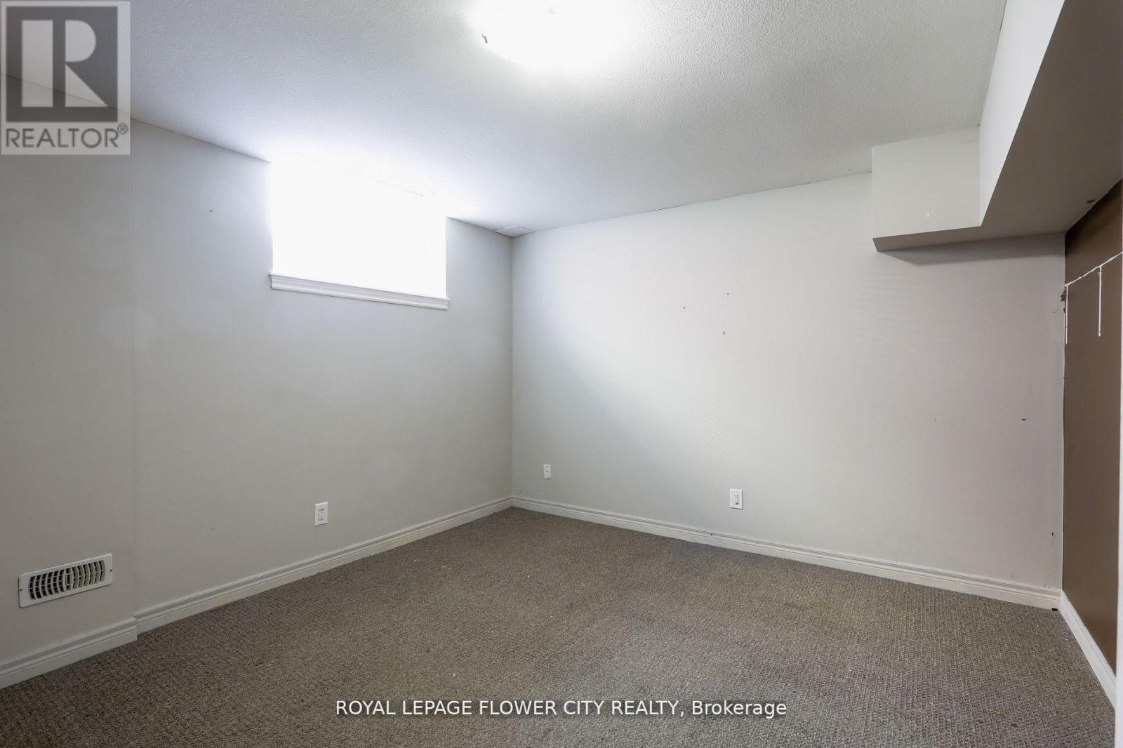 146 Winterberry Boulevard Property Photo 12