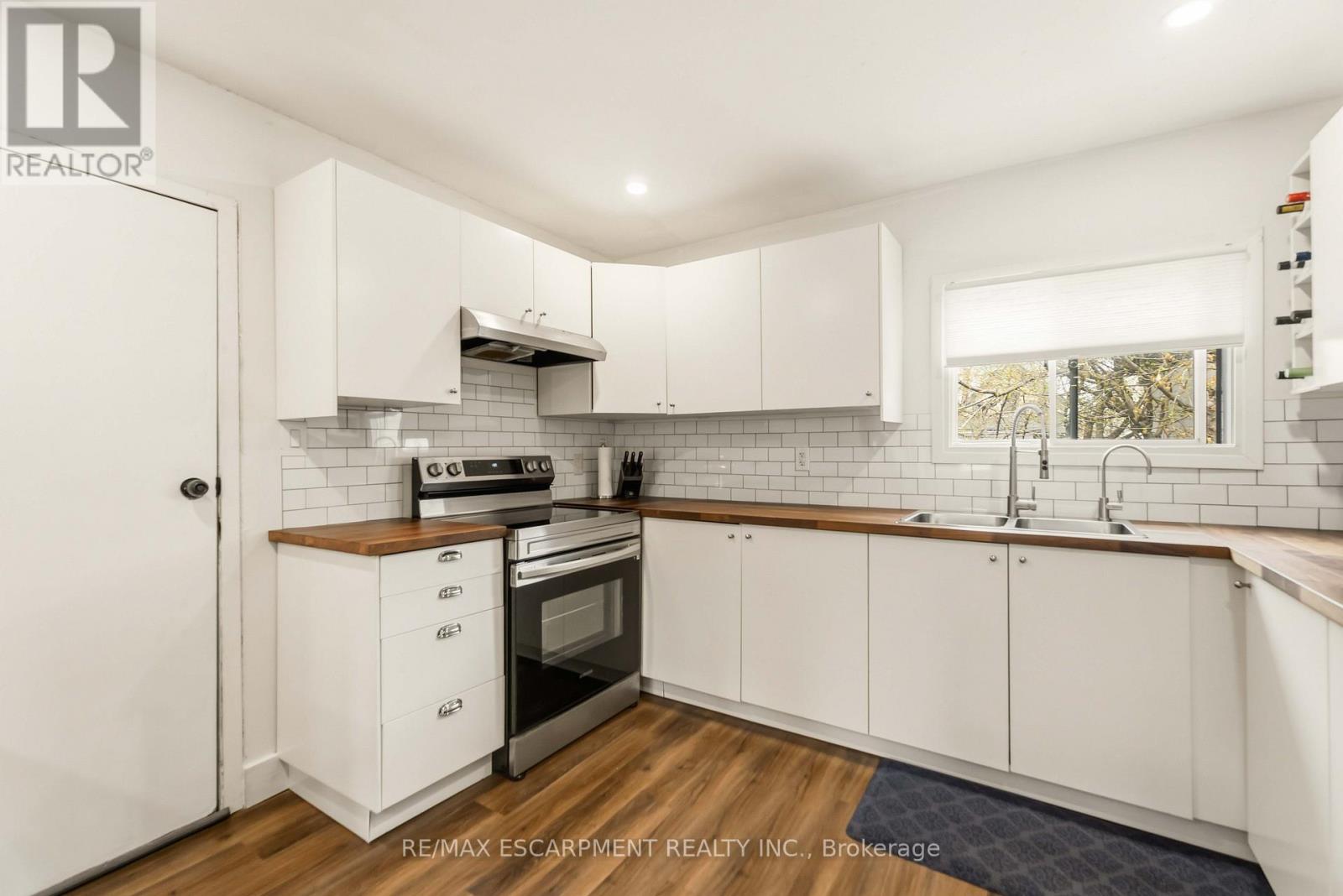 27 Edinburgh Avenue Property Photo 9