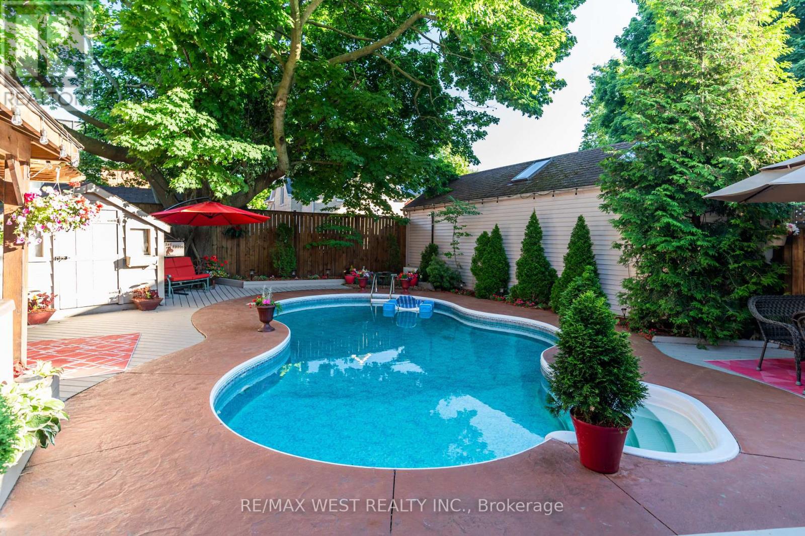 560 Peel Street Property Photo 18