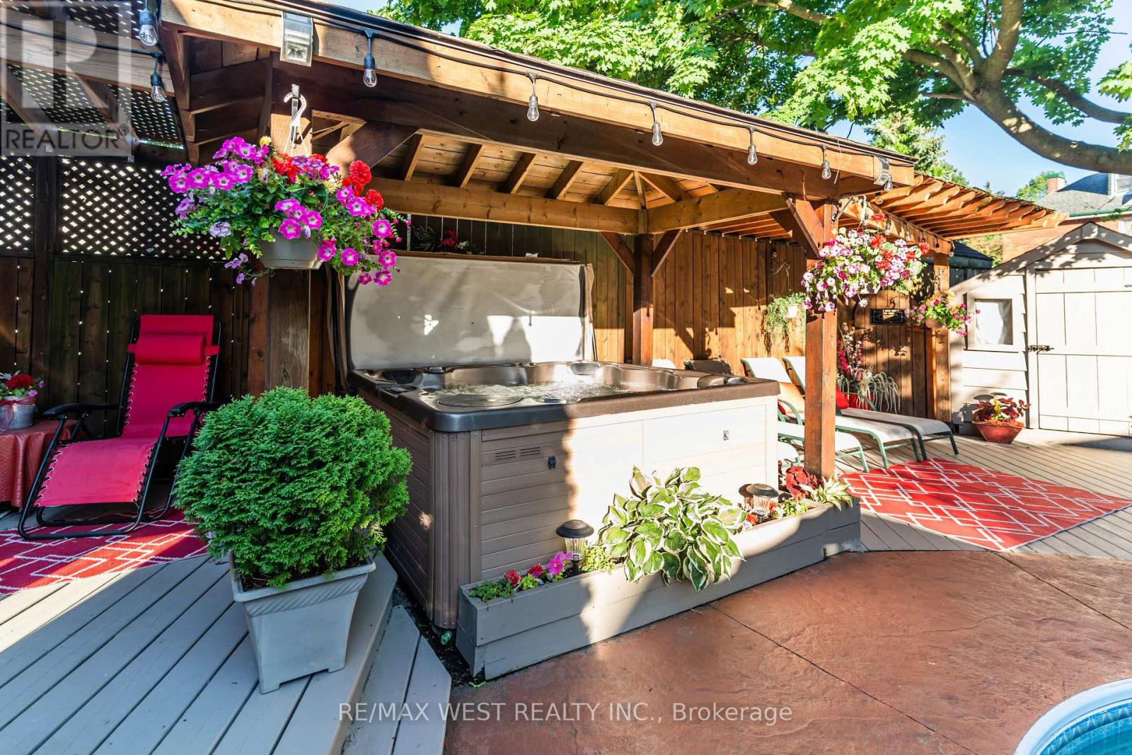 560 Peel Street Property Photo 22