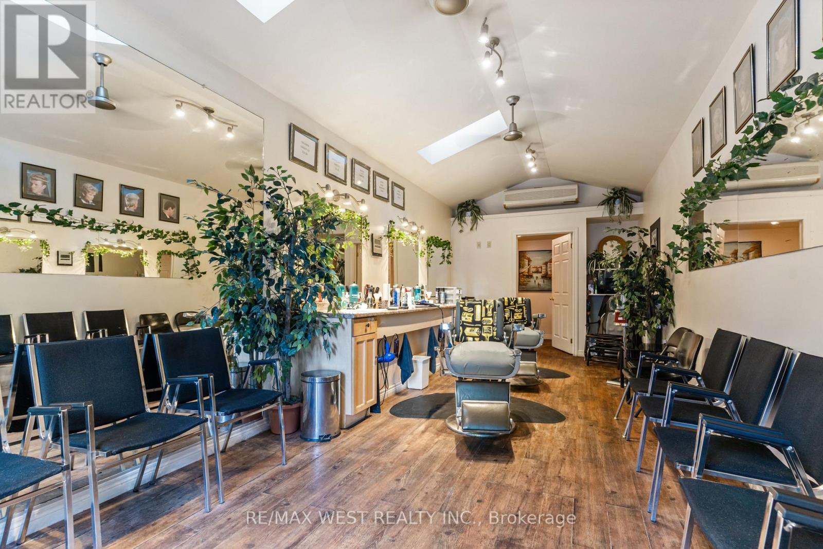 560 Peel Street Property Photo 26