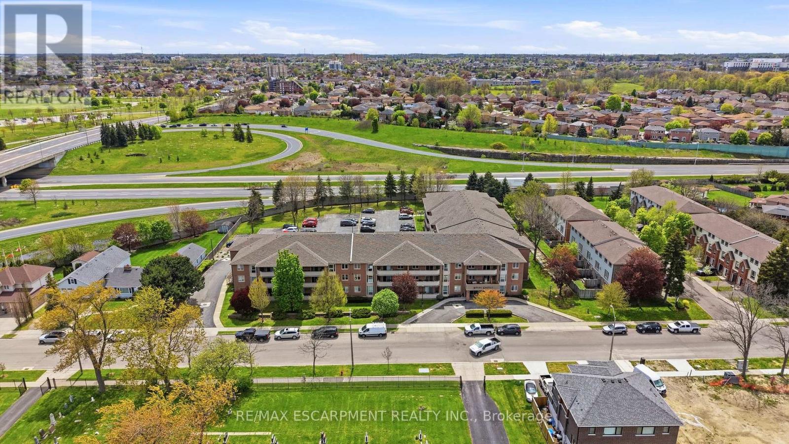 303 - 416 LIMERIDGE ROAD Property Photo 1