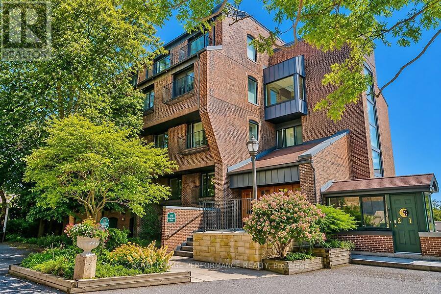 10 - 135 SPRINGFIELD ROAD