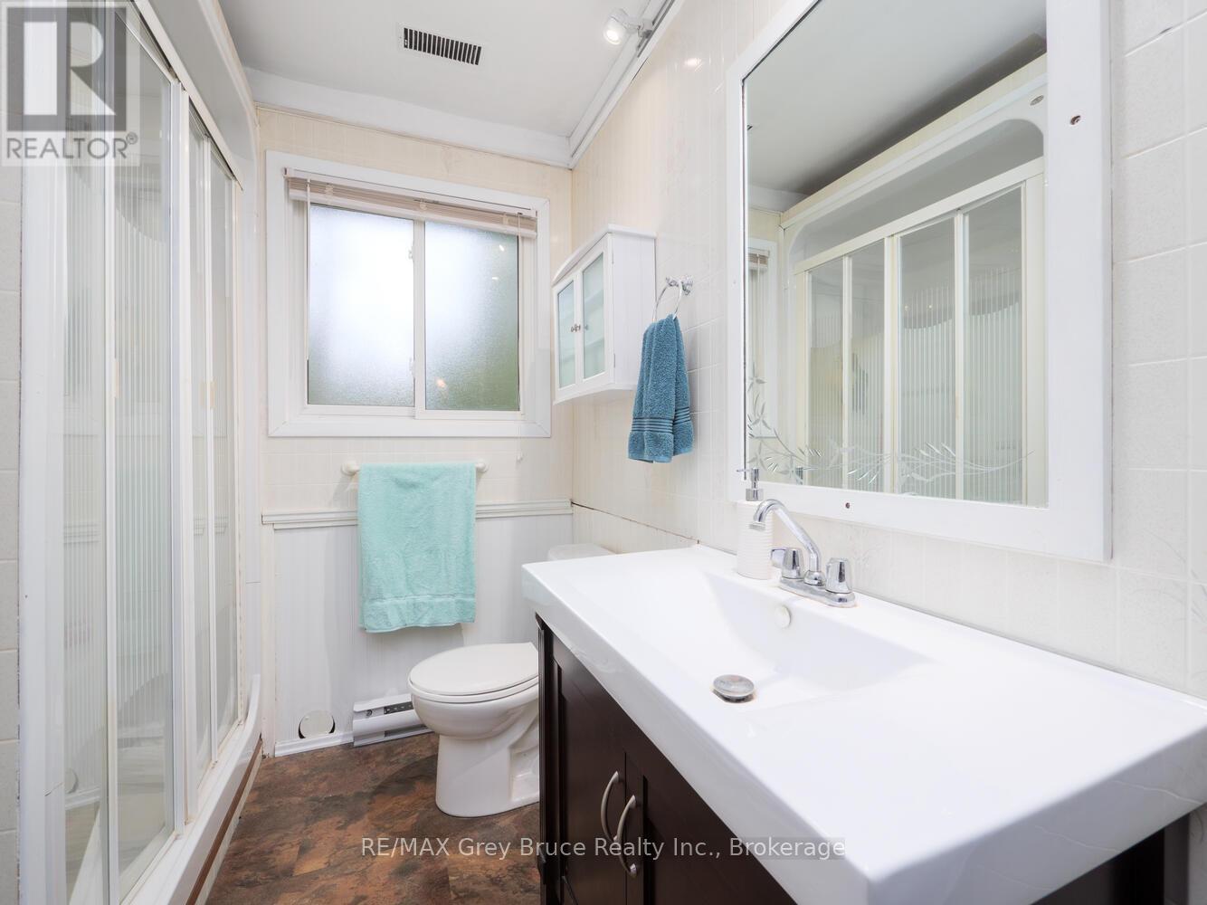 1034 Dorcas Bay Road Property Photo 21