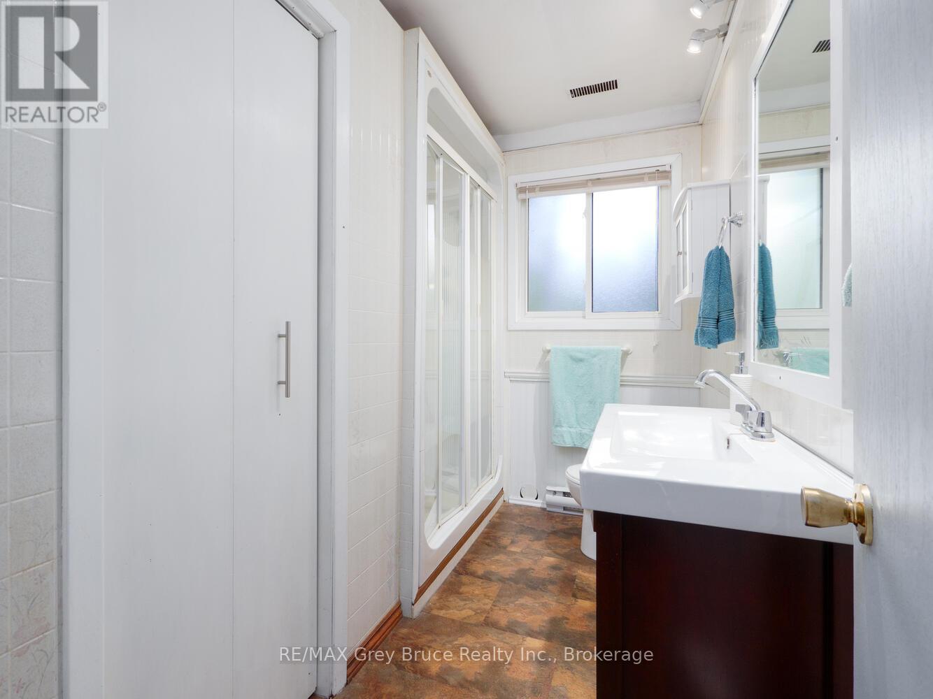 1034 Dorcas Bay Road Property Photo 22