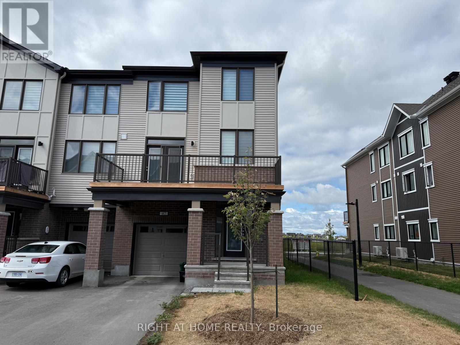 42 Stitch Mews Property Photo 2