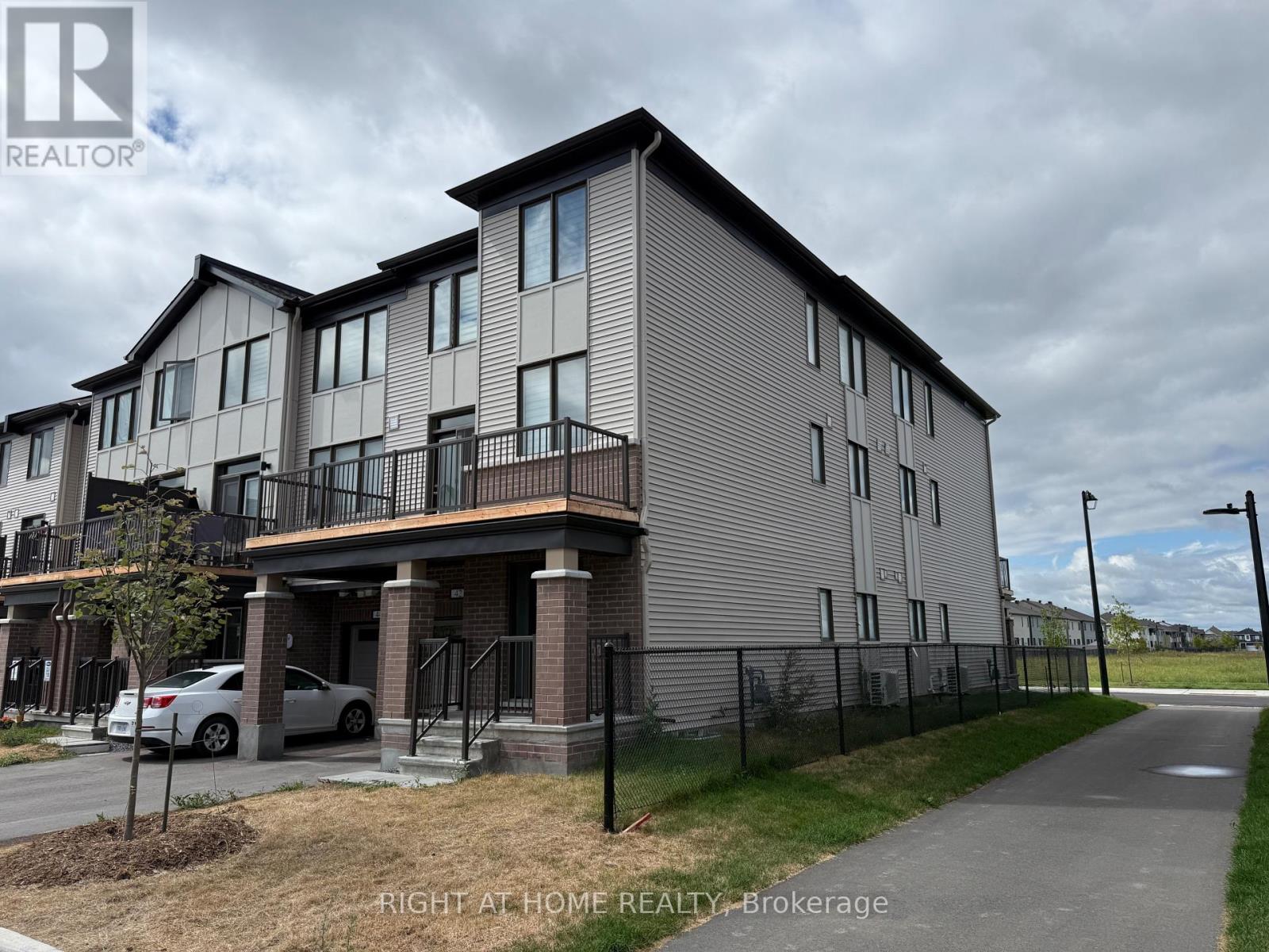 42 Stitch Mews Property Photo 3
