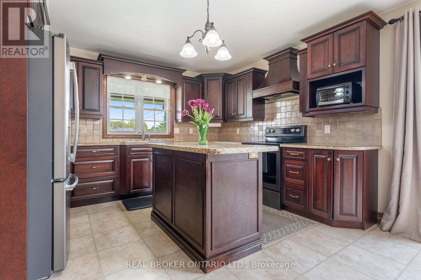 8984 Plank Road Property Photo 11