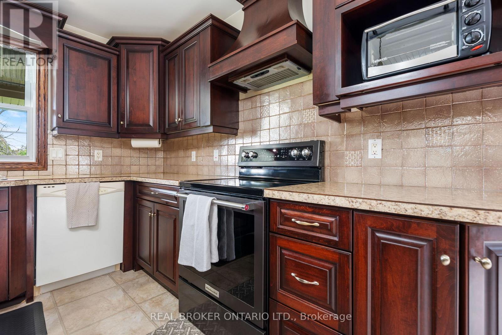 8984 Plank Road Property Photo 13