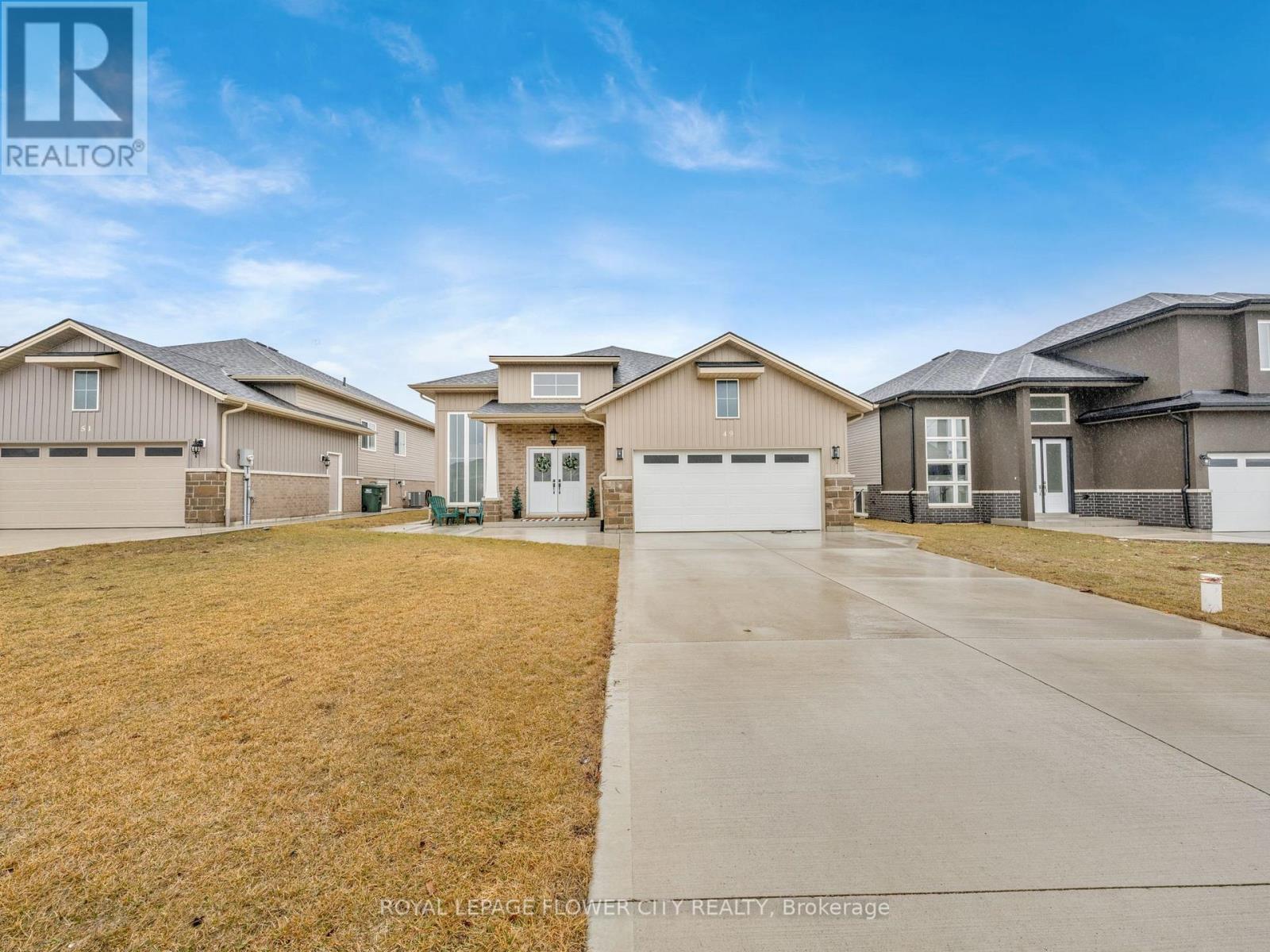 49 Kingsbridge Drive Property Photo 1