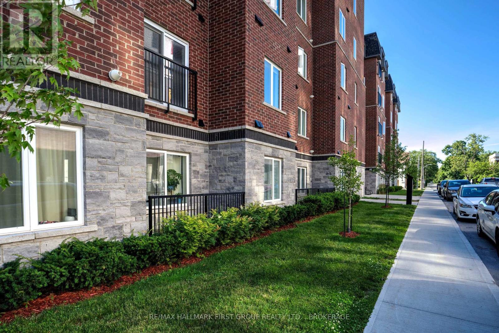 217 - 501 Frontenac Street Property Photo 4