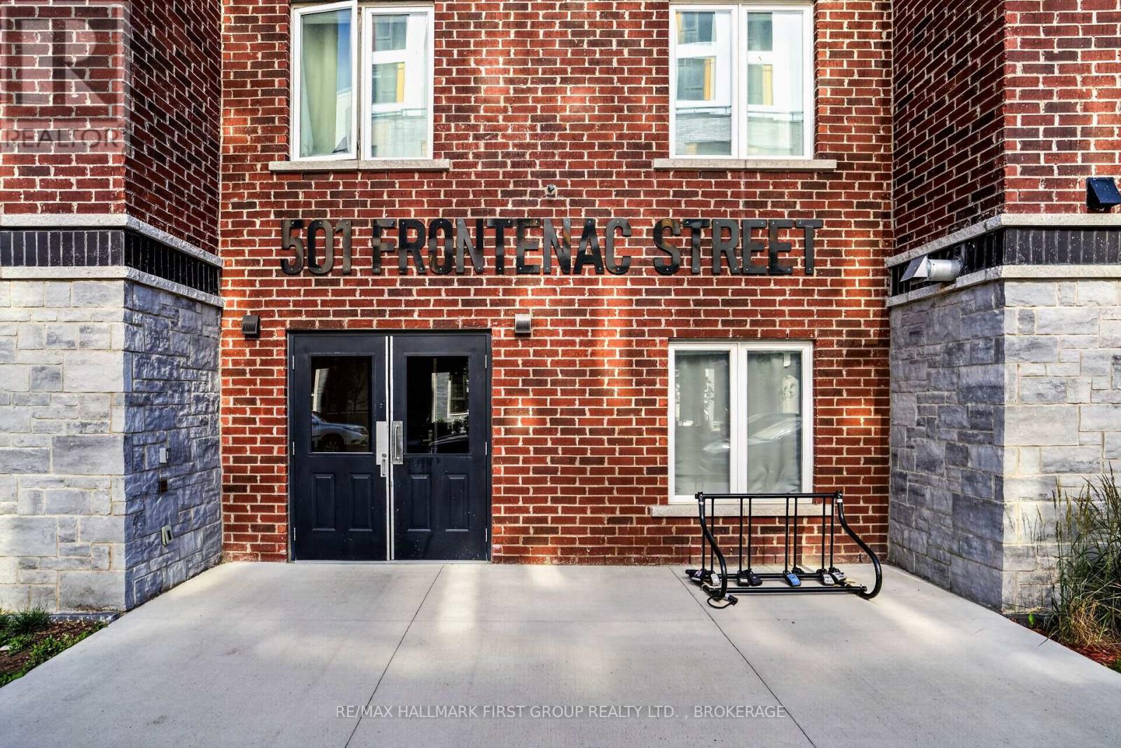 217 - 501 Frontenac Street Property Photo 5