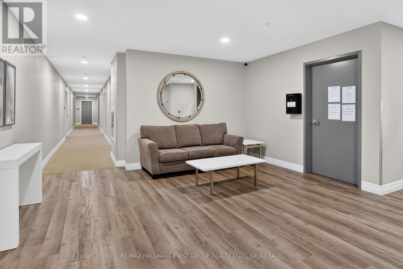 217 - 501 Frontenac Street Property Photo 6