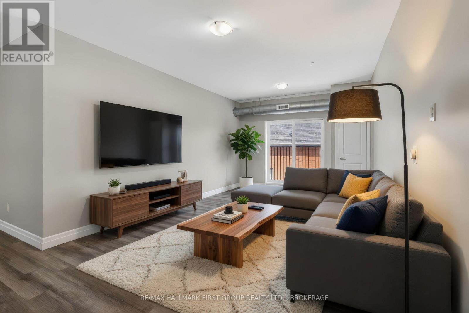 217 - 501 Frontenac Street Property Photo 11