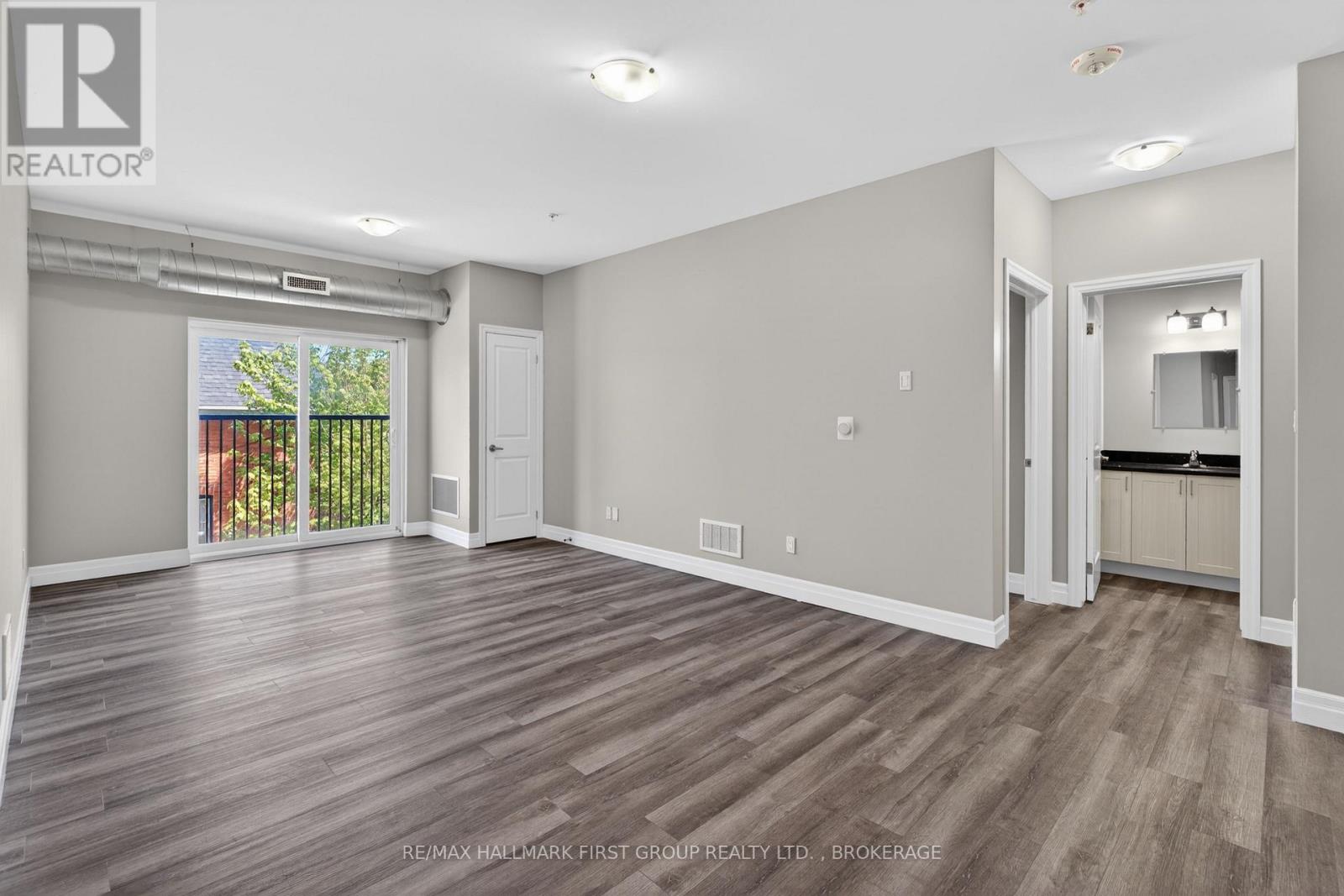217 - 501 Frontenac Street Property Photo 12