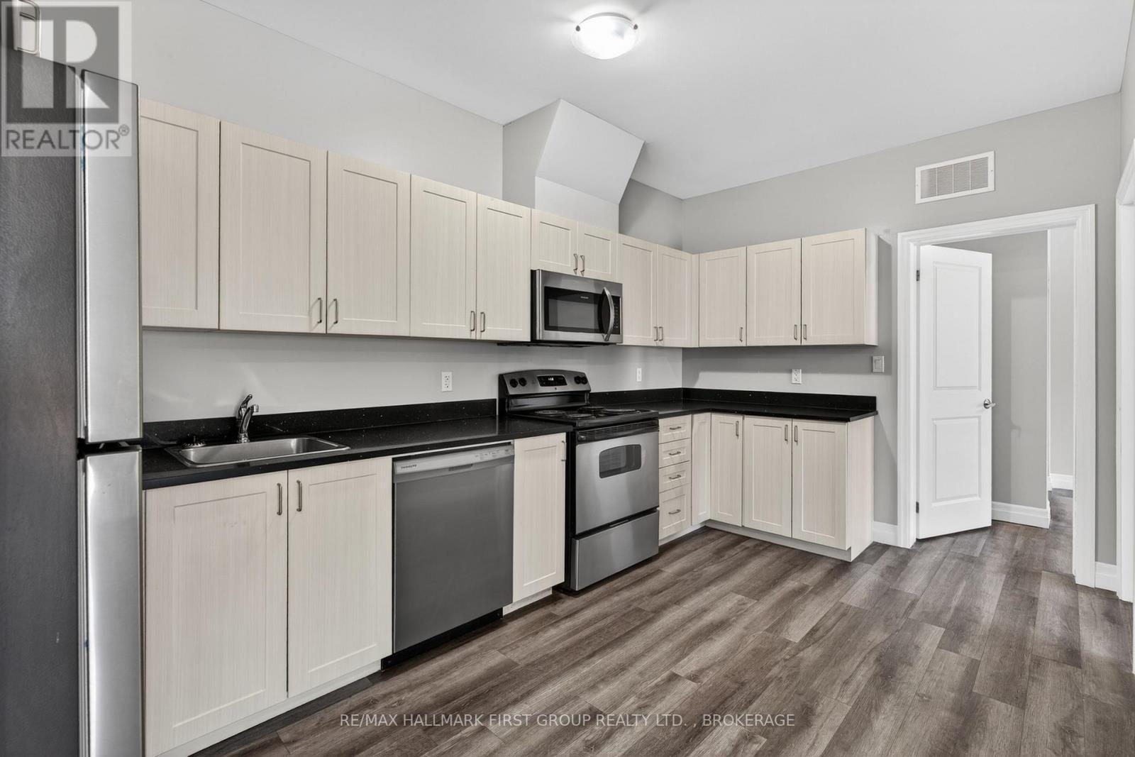 217 - 501 Frontenac Street Property Photo 13