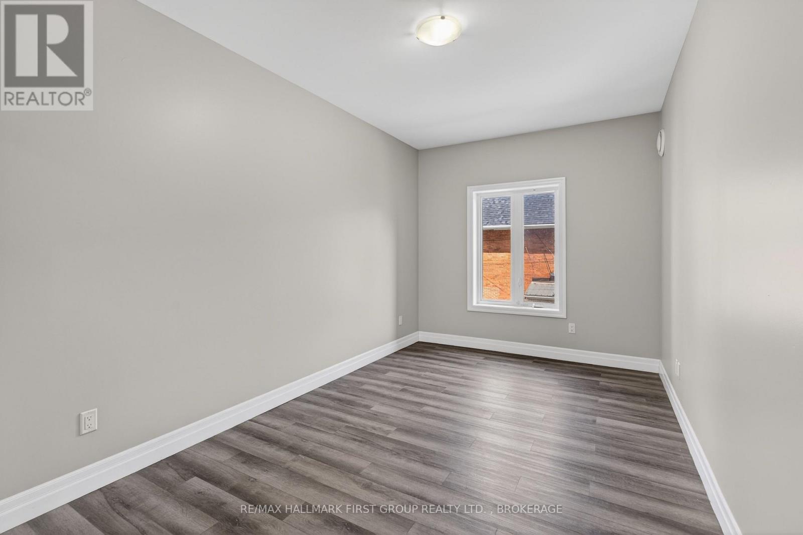 217 - 501 Frontenac Street Property Photo 16