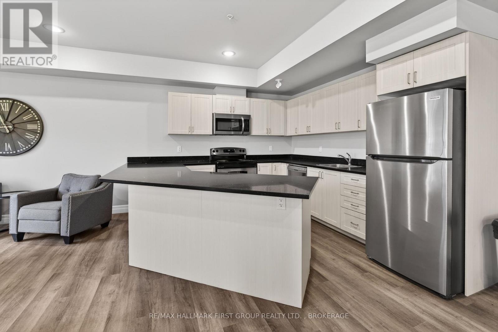 217 - 501 Frontenac Street Property Photo 38