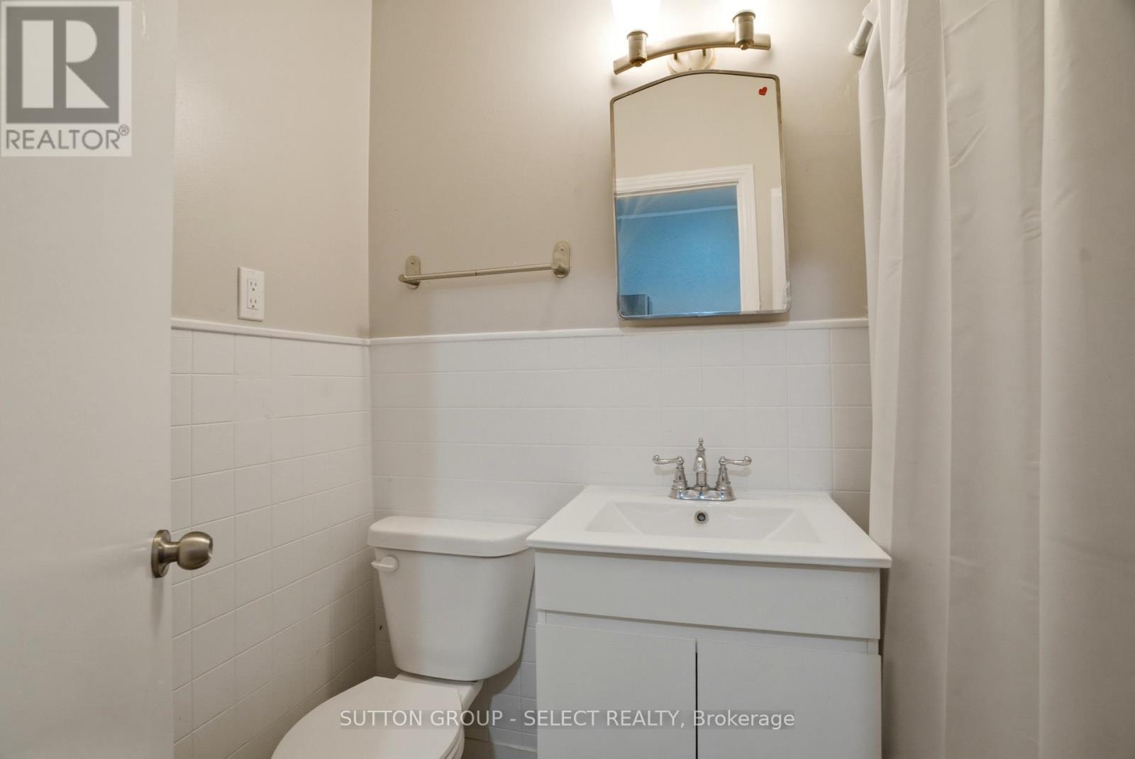 196-198 Queen Street E Property Photo 21