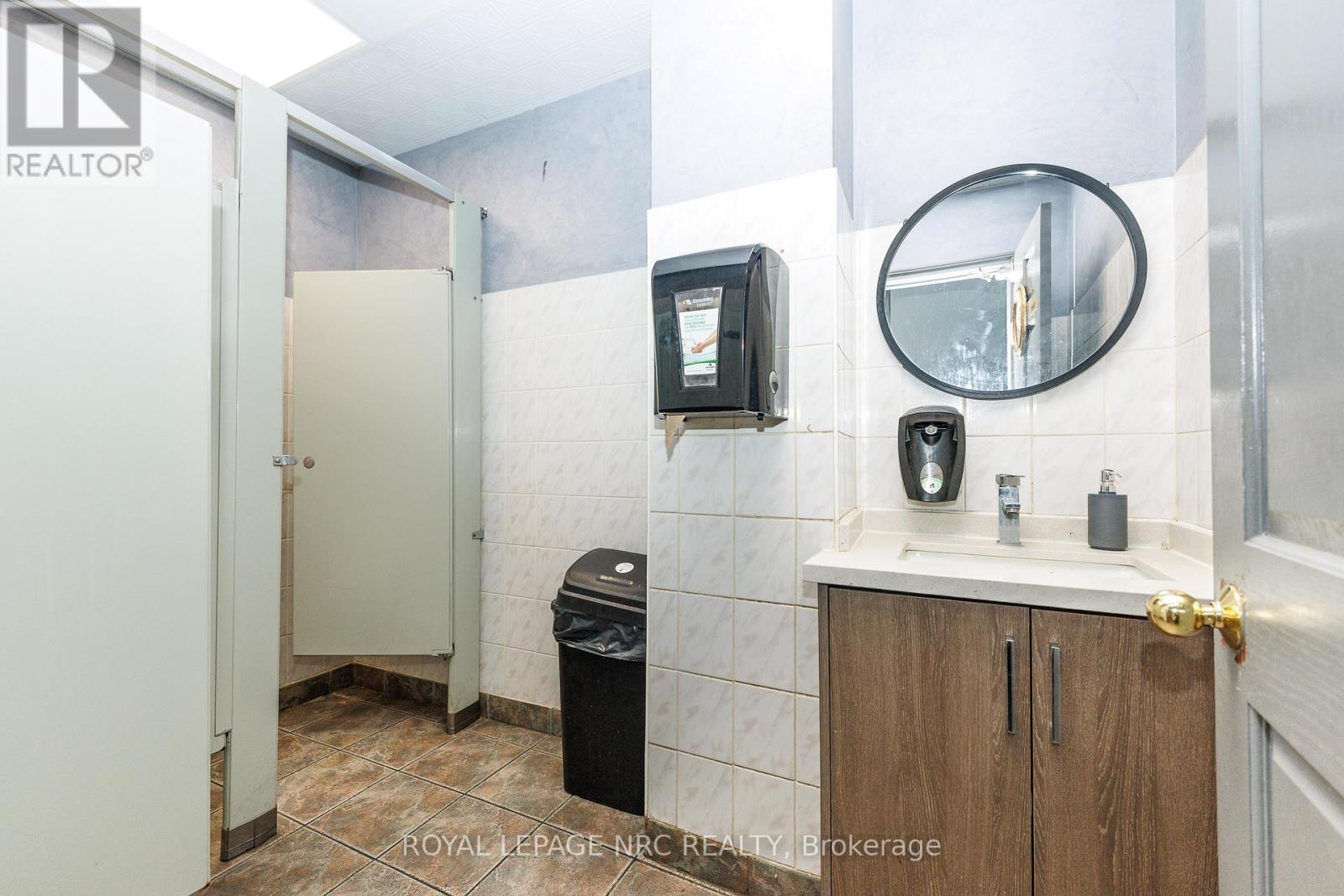 5470 + 5480 Victoria Avenue Property Photo 12