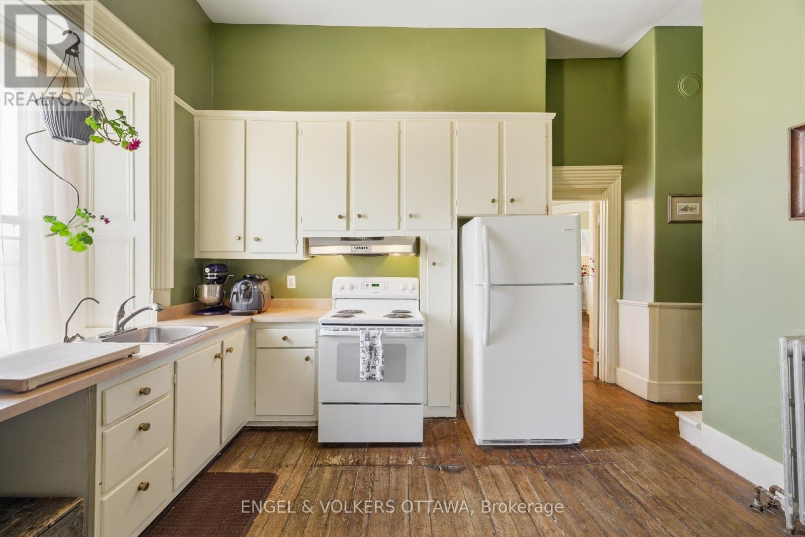 382 Mcgill Street Property Photo 17