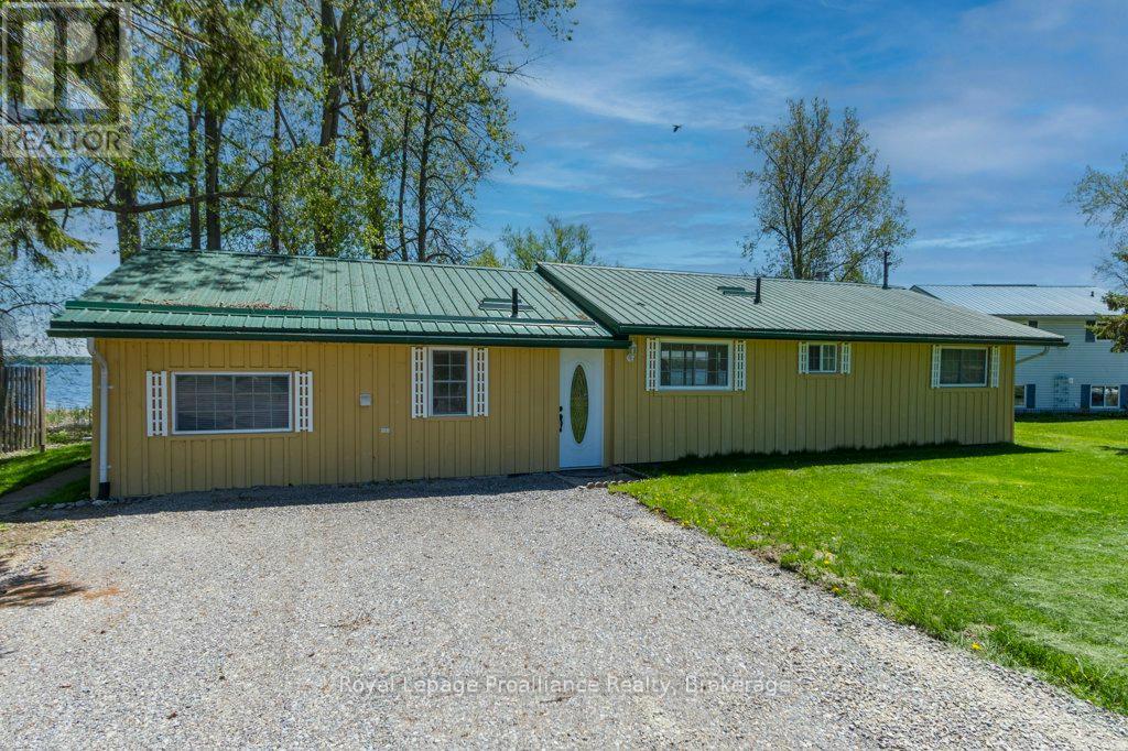 22579 Loyalist Parkway Property Photo 1
