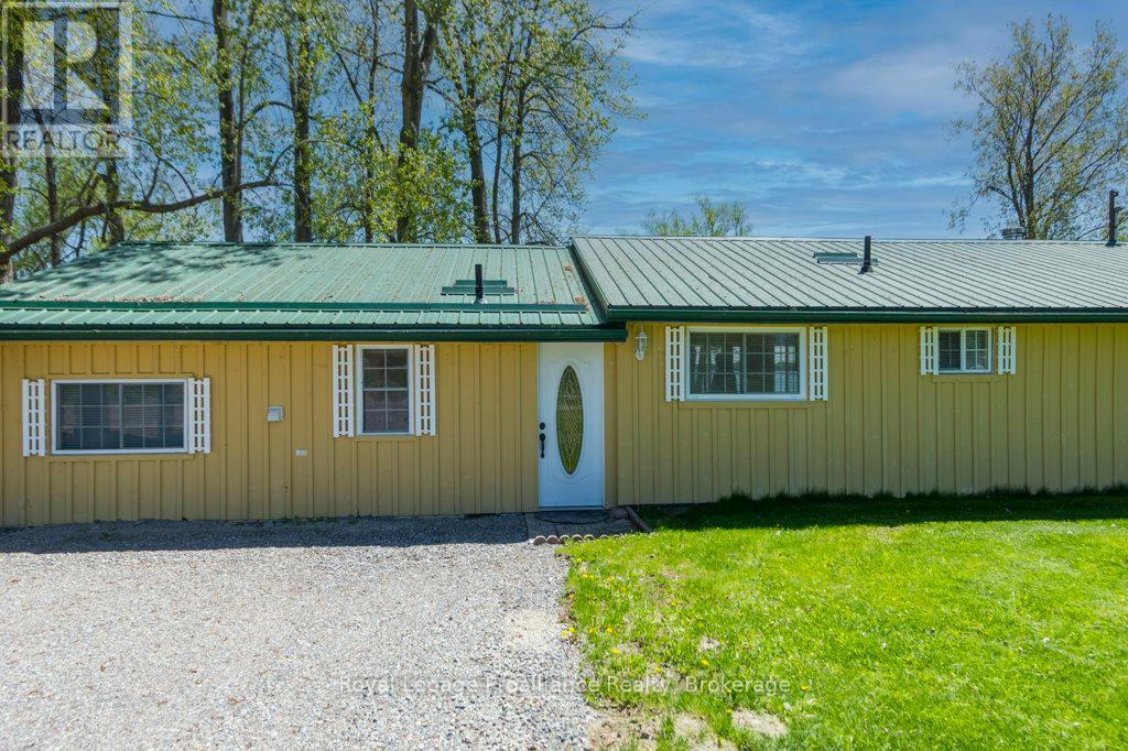 22579 Loyalist Parkway Property Photo 2