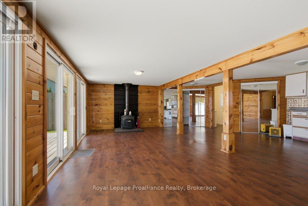 22579 Loyalist Parkway Property Photo 10