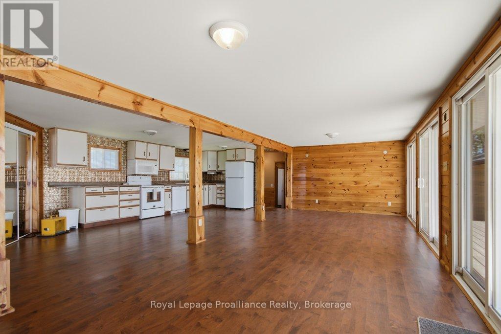 22579 Loyalist Parkway Property Photo 11