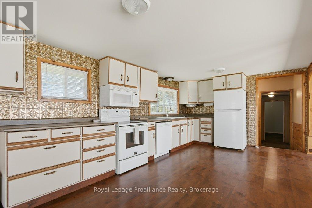 22579 Loyalist Parkway Property Photo 12