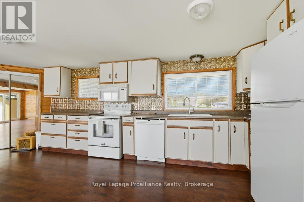 22579 Loyalist Parkway Property Photo 13