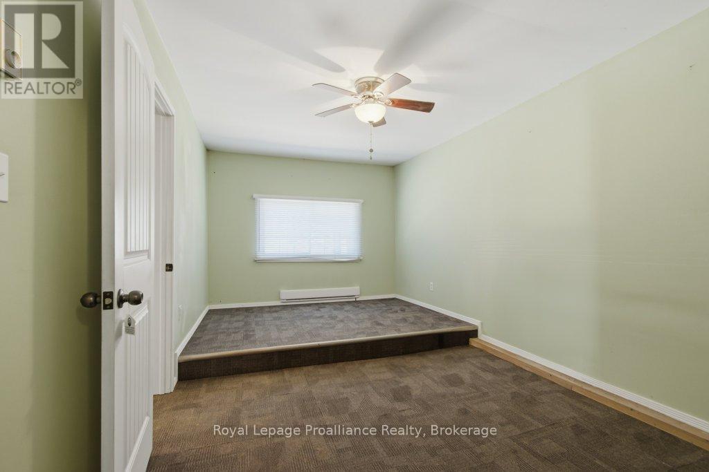 22579 Loyalist Parkway Property Photo 15