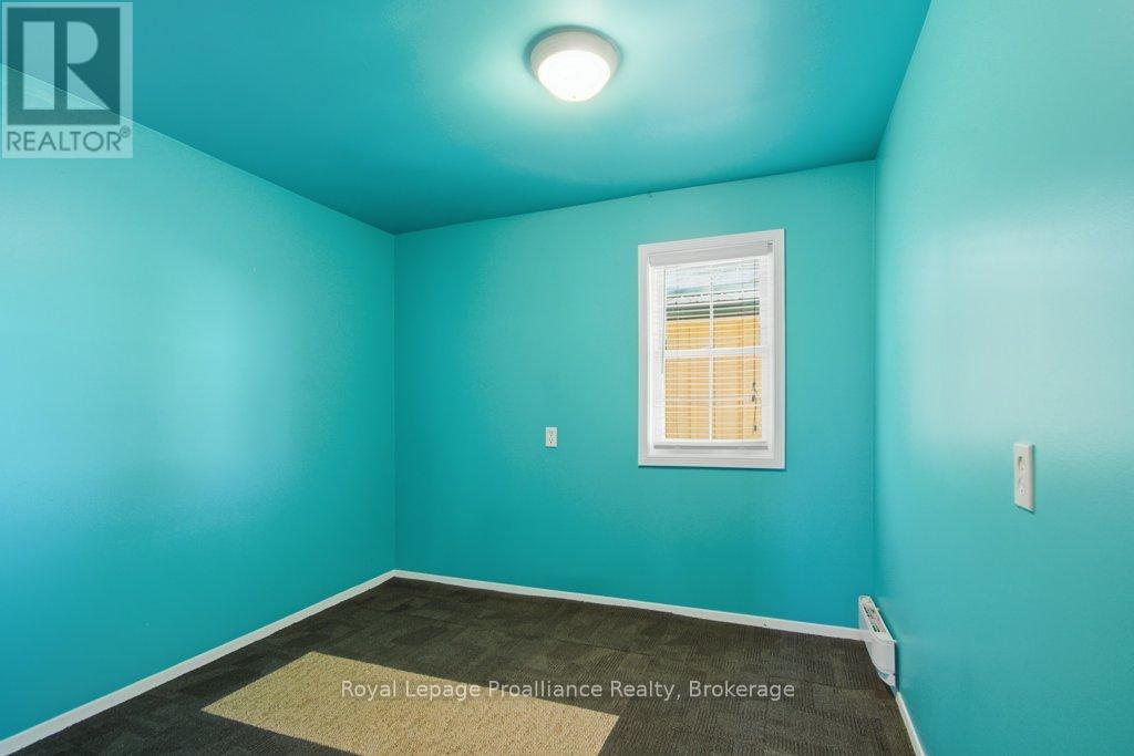 22579 Loyalist Parkway Property Photo 17