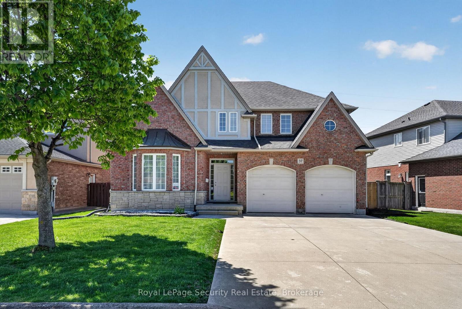 37 Fredonia Crescent Property Photo 2