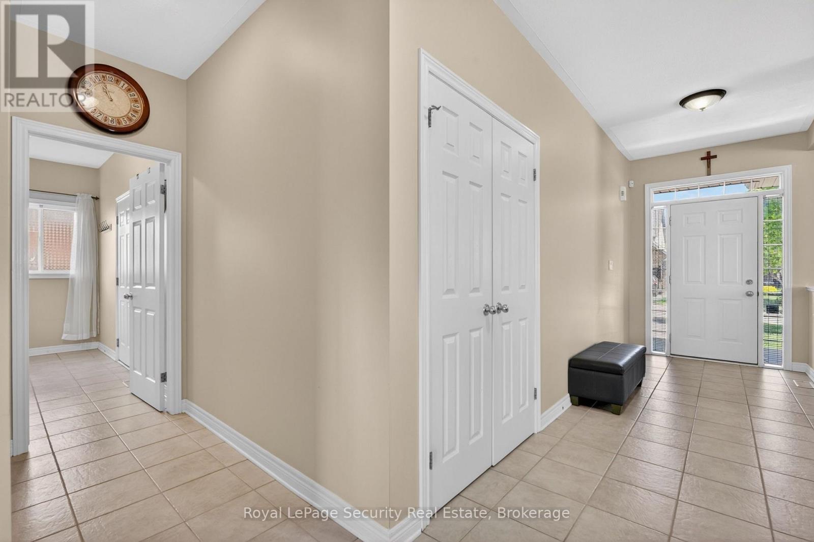 37 Fredonia Crescent Property Photo 4