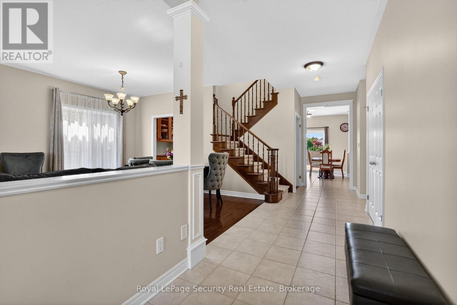 37 Fredonia Crescent Property Photo 6