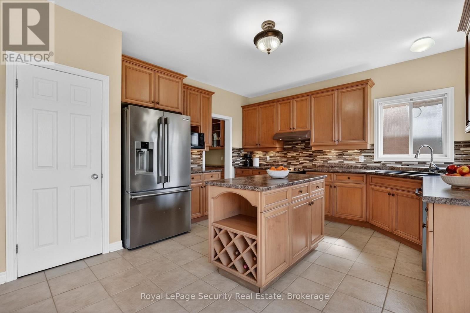 37 Fredonia Crescent Property Photo 12