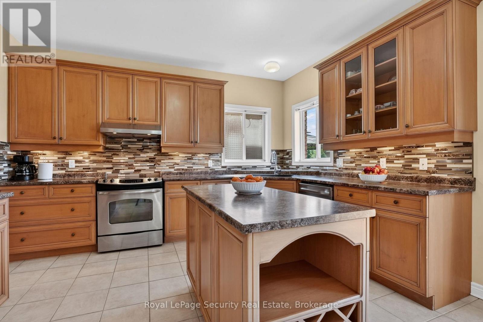 37 Fredonia Crescent Property Photo 13