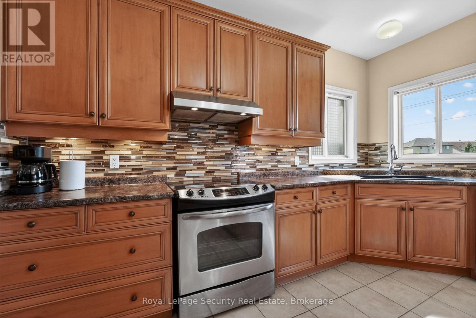 37 Fredonia Crescent Property Photo 16