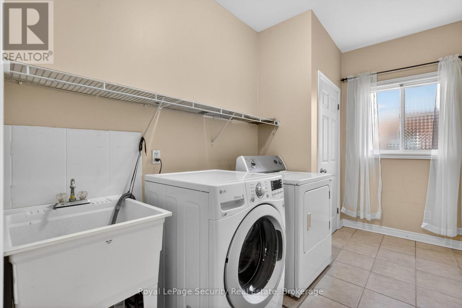 37 Fredonia Crescent Property Photo 22