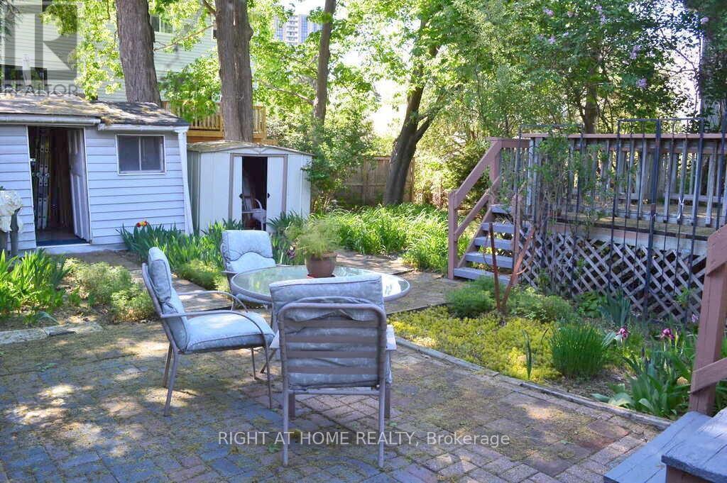 200 Woodroffe Avenue Property Photo 2