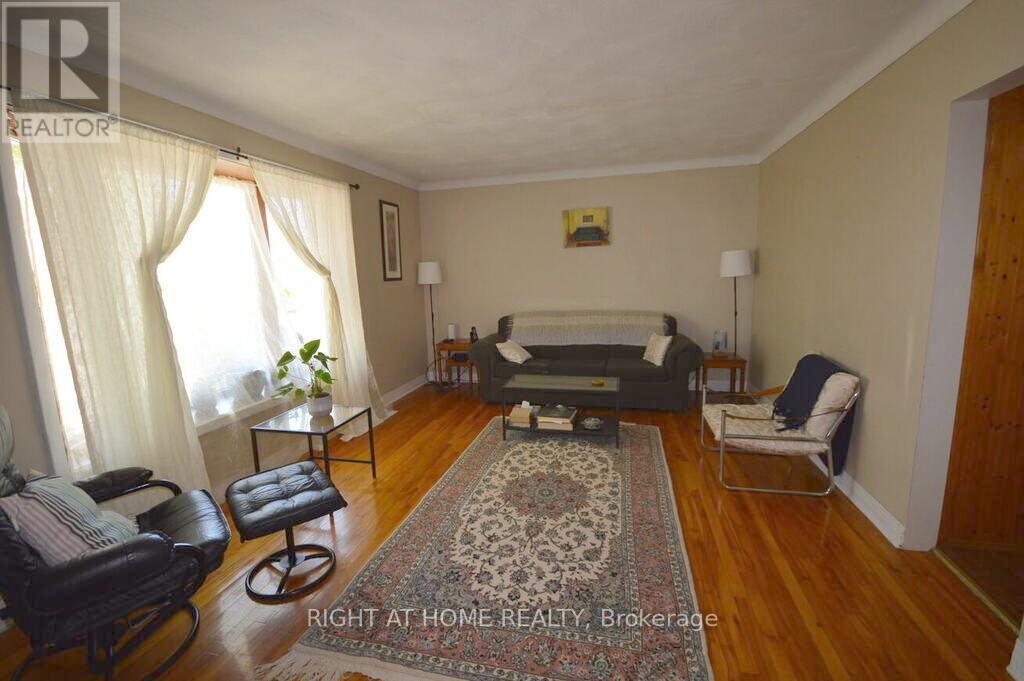 200 Woodroffe Avenue Property Photo 4