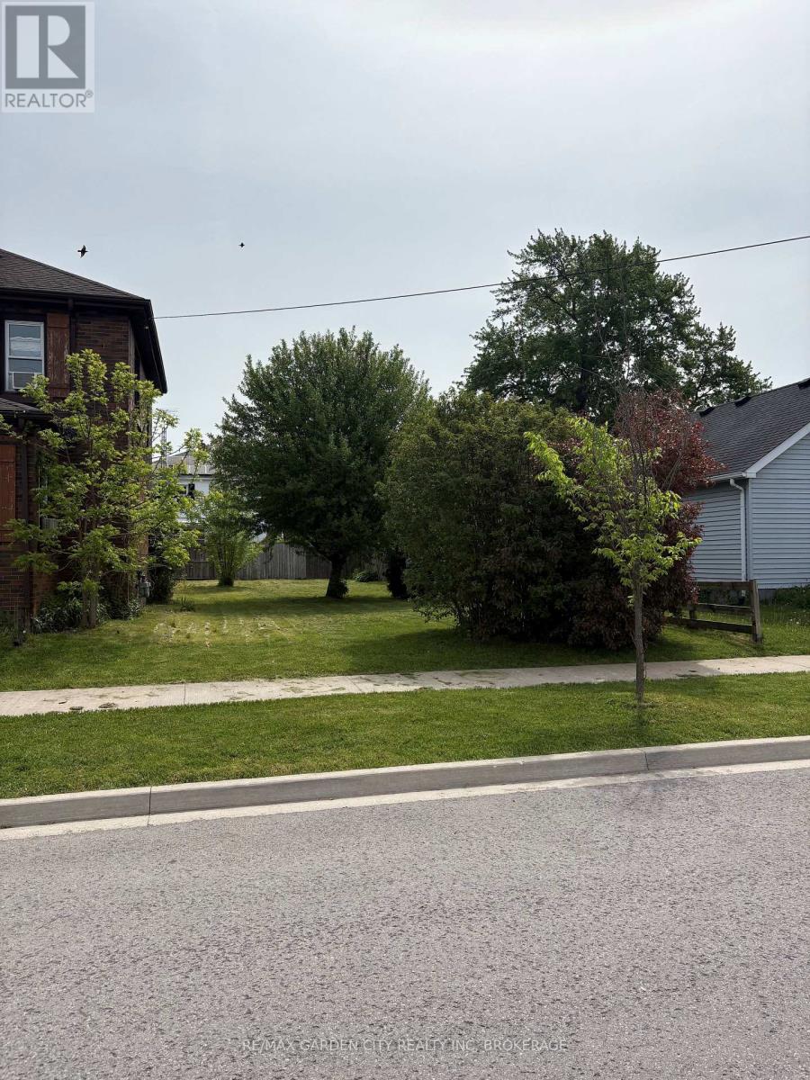 28 Scholfield Avenue S Property Photo 2