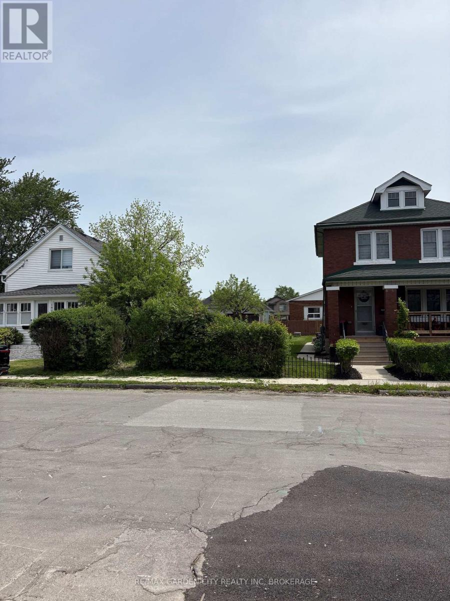 190 MCALPINE AVENUE S Property Photo 1