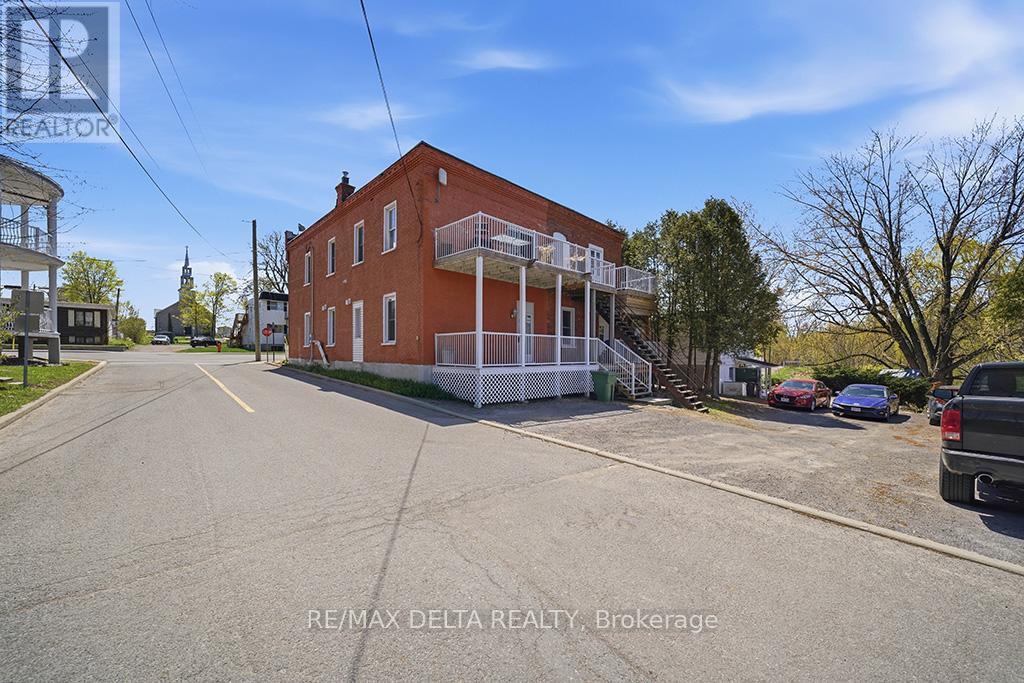 1040-1042 King Street Property Photo 6