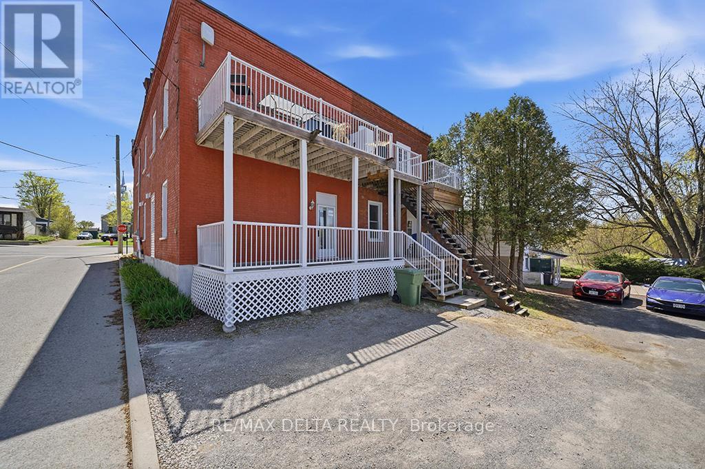 1040-1042 King Street Property Photo 7