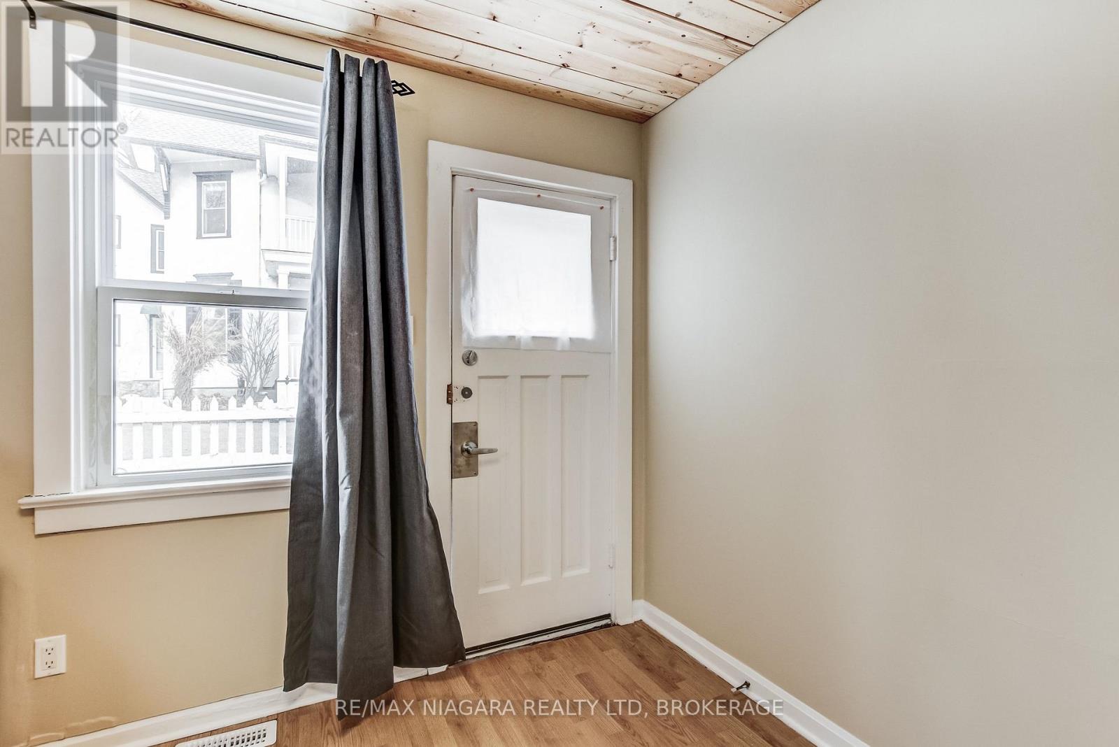 8 Catharine Street Property Photo 18