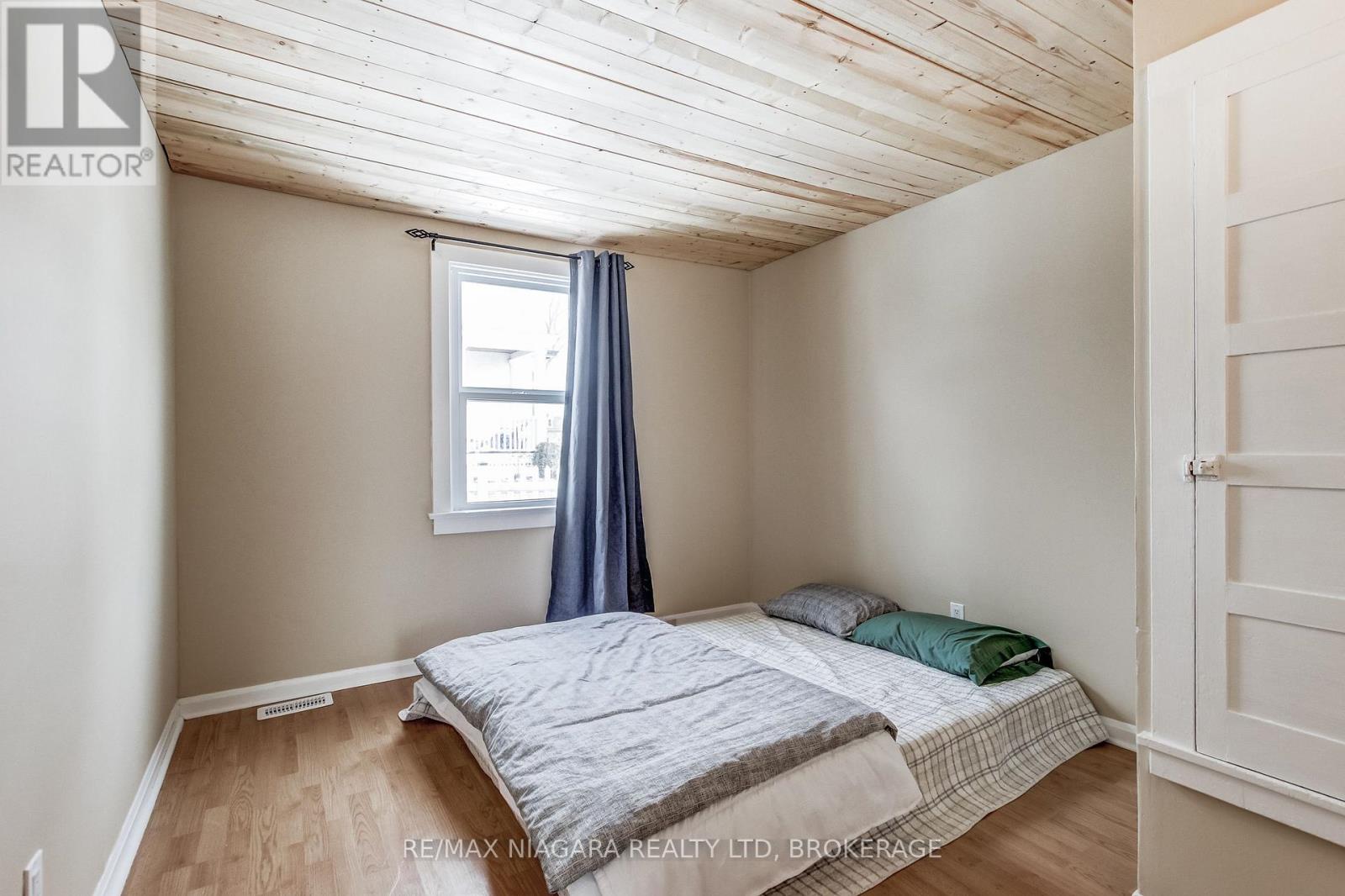 8 Catharine Street Property Photo 30