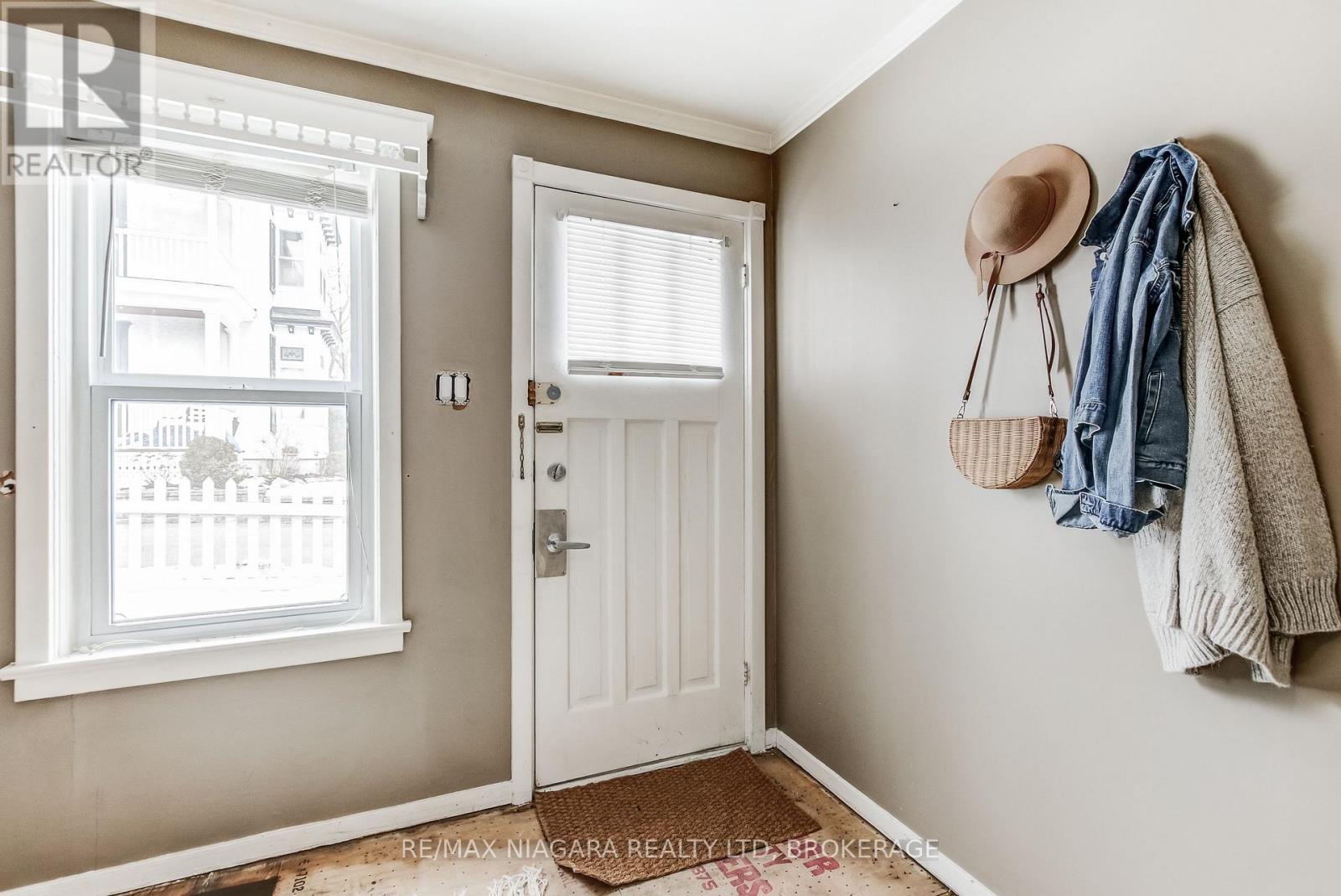 8 Catharine Street Property Photo 35