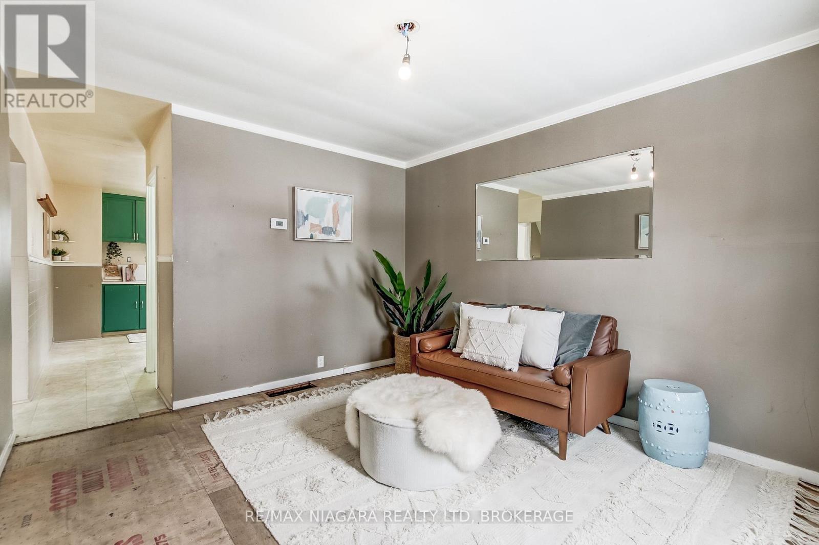 8 Catharine Street Property Photo 36